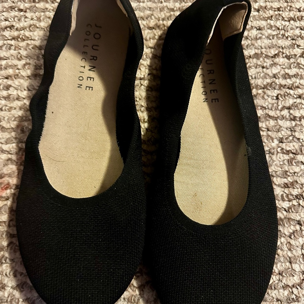Journee Collection Women's Elegant Black Ballet Flats